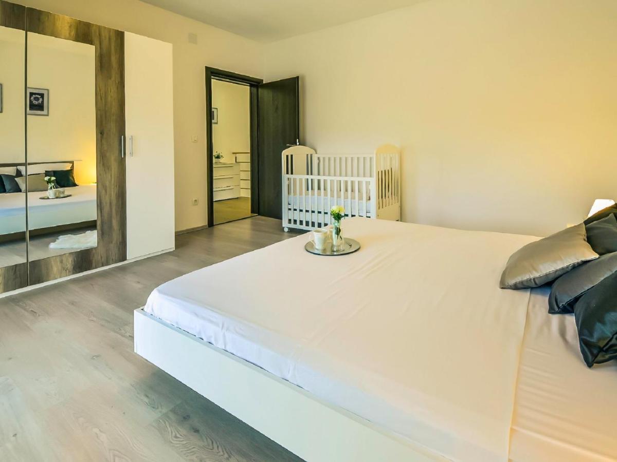 Holiday Home Anic By Interhome Smilcic Buitenkant foto